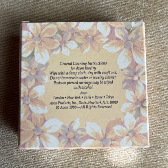 VINTAGE (1988) AVON GOLDEN BOUQUET NECKLACE 19” - Picture 2 of 2